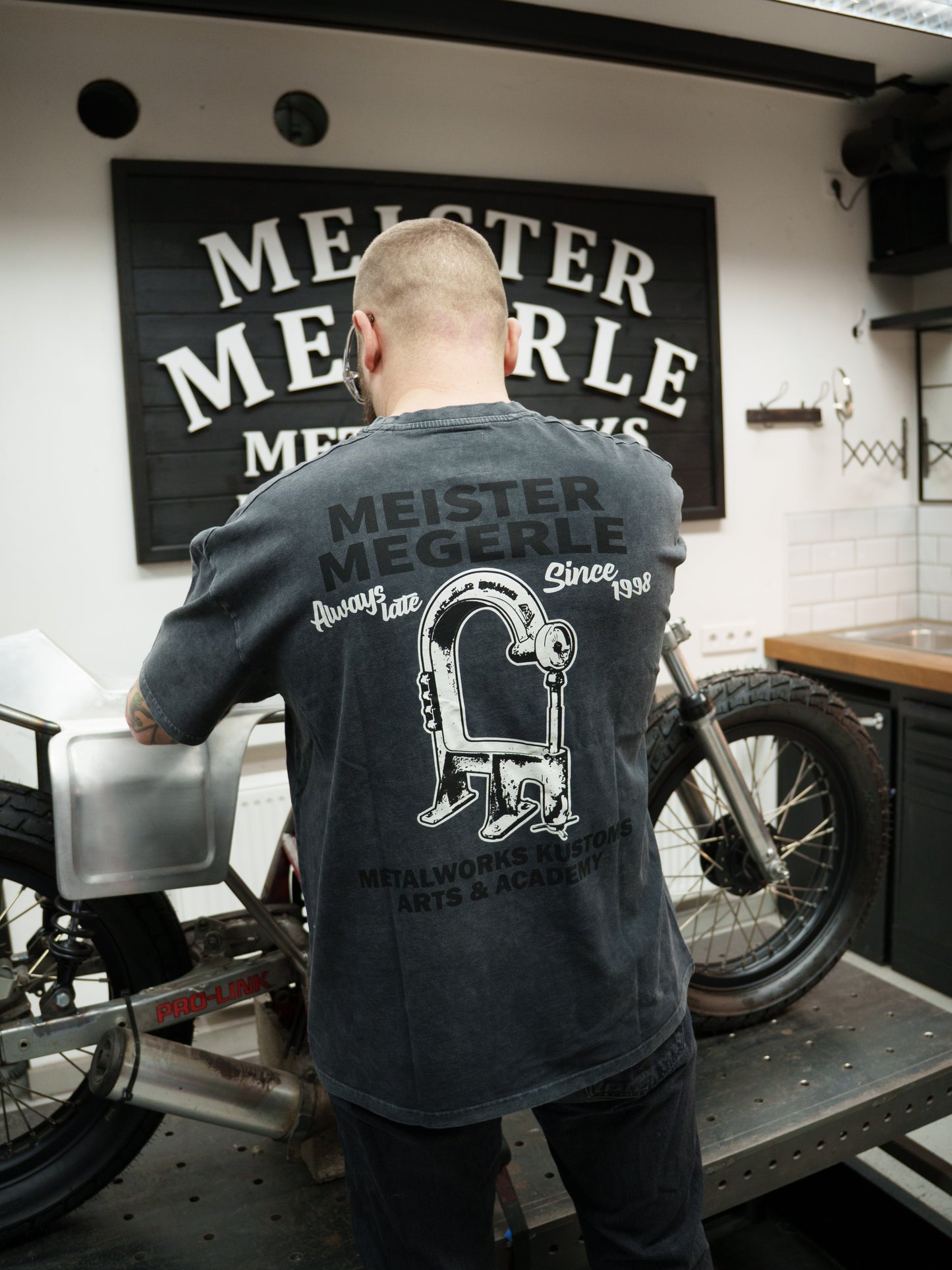 "English Wheel" T-Shirt Black Acid Wash